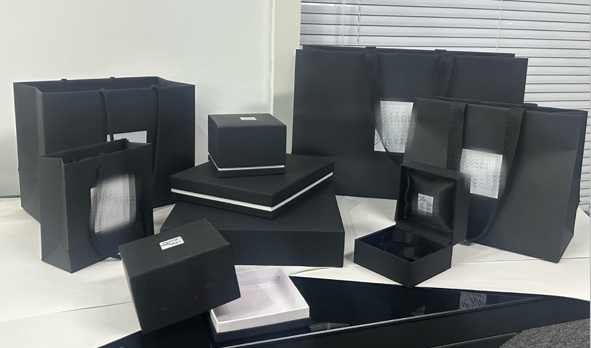 Sacs à provisions et boîtes à bijoux