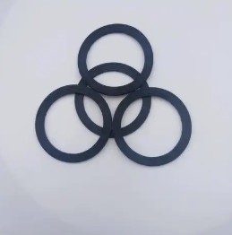 Pièces en plastique et en caoutchouc